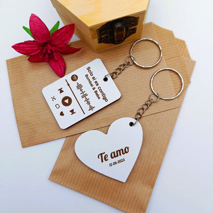 Llavero blanco personalizado con canción